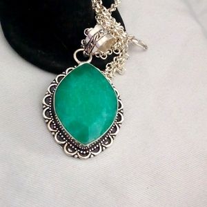 Sparkling 50ct emerald pendant 🍏